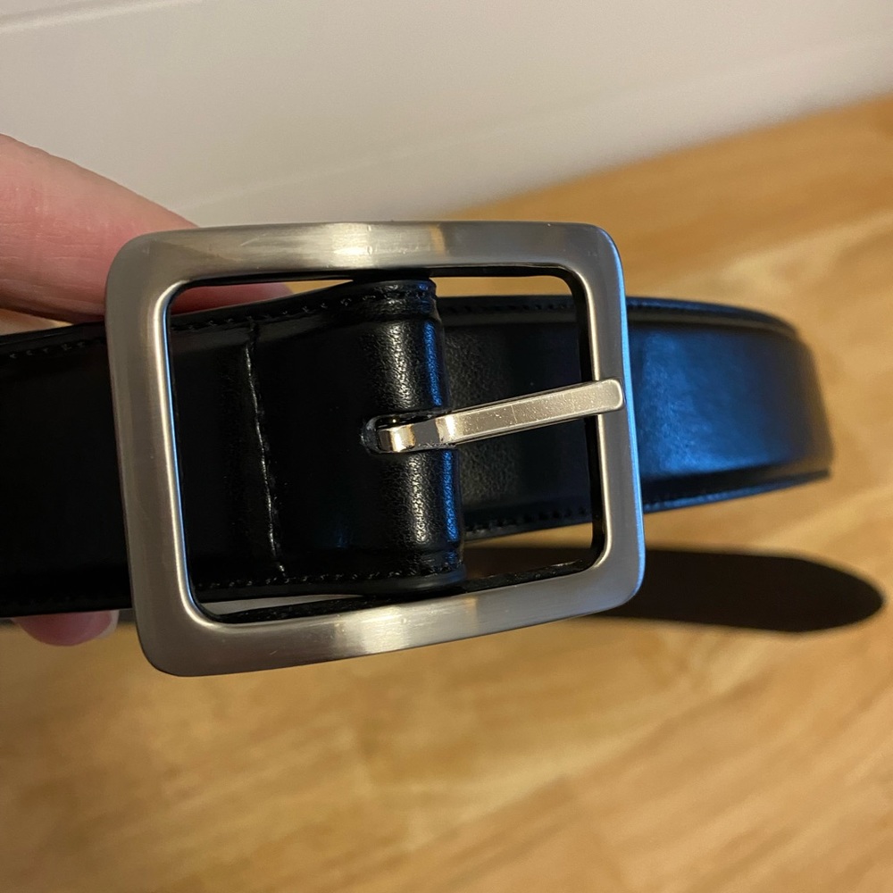 Beautiful belt NWOT size 58 60 waist. Black exterior. No signs of wear or use.